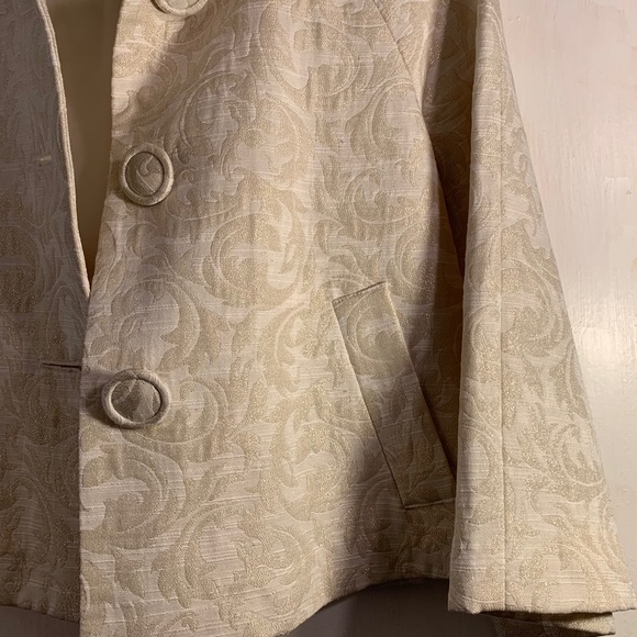 Stunning Emma James Petite Metallic Blazer, Size: 4P, & Color: Cream/Light Gold - Picture 7 of 16